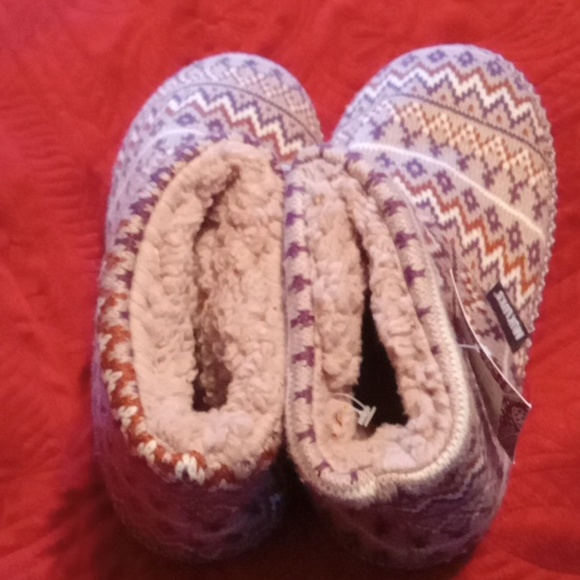 Muk Luks slippers - Picture 3 of 4